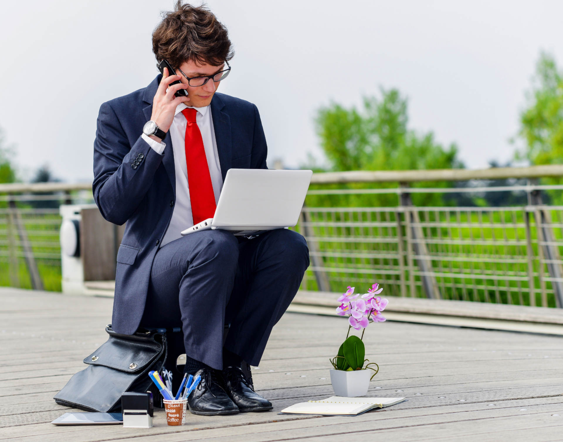 The ScienceBacked Benefits of Taking Your Work Outside [Infographic]