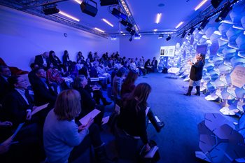 9 B2B Conference Presentation Tips to Help You Win More Clients