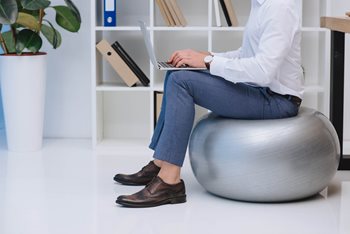 How to Stay Active When You Work A Desk Job [Infog