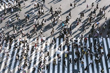 6 Sales Team Management Tips to Halt Customer Churn