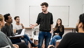 4 Strategies to Enhance Your Leadership Presence in Meetings