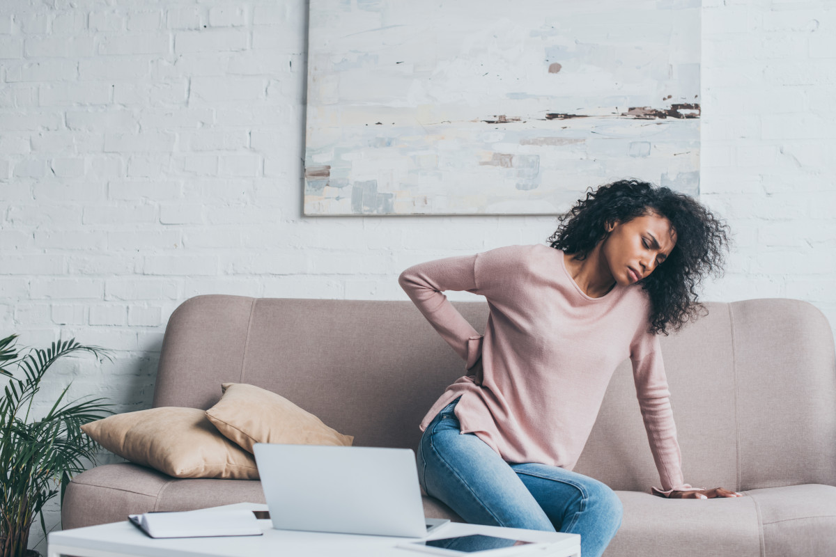 7 Exercises to Improve Your Posture at Work [Infographic]