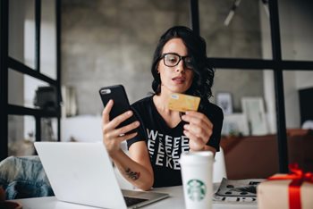 How to Develop an Effective Employee Credit Card Policy (+ Sample Policy)