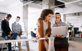 To Outsource or Not to Outsource Payroll: 5 Pros (and 5 Cons)
