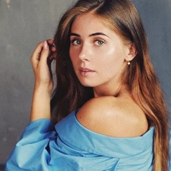 Ariana Martin 