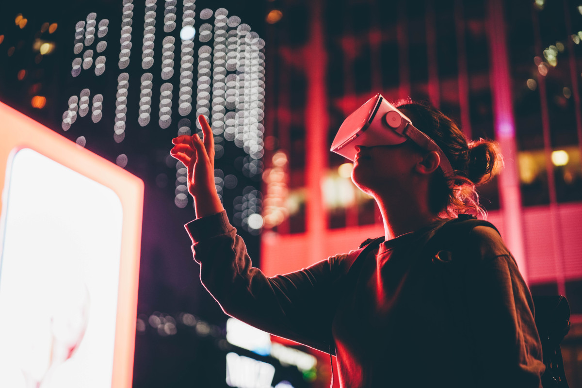 4 Ways to Implement AR and VR in eCommerce