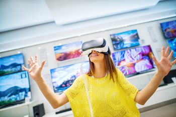 Why the In-Store Shopping Experience is Irreplaceable 