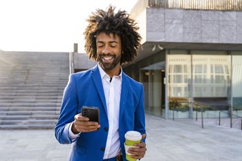 How AI Can Support a Hybrid and Deskless Workforce