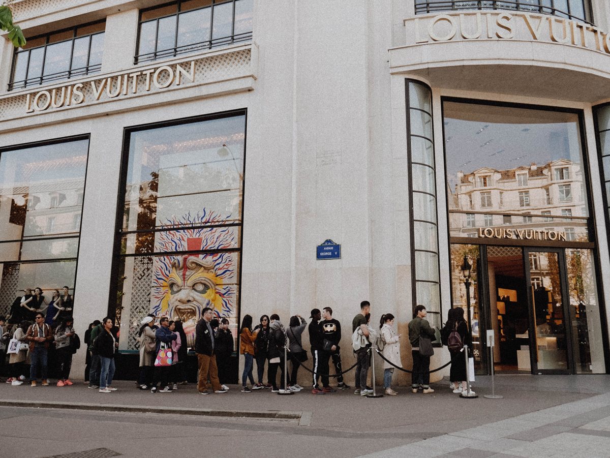 How to Use Digital Signage to Improve the Shopping Experience