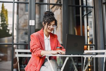 How Cloud-Based Virtual Desktops Provide Freedom of Working