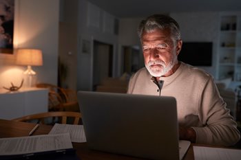 Survey Results: How Screen Time Impacts Employee Wellbeing