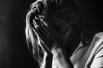 5 Early Signs of Depression in the Workplace (and How to Deal With It) 