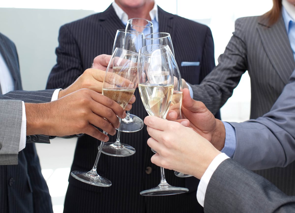 How to Promote an Online Business in the Offline W