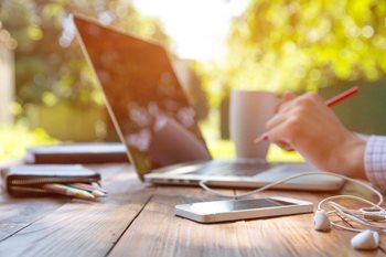 3 Clever Ways to Write Irresistible Blog Titles