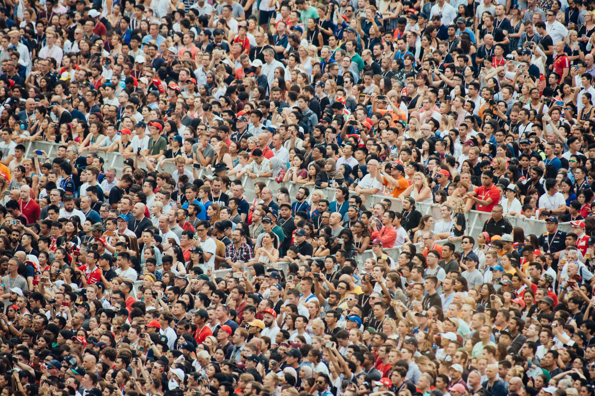 How to Manage Huge Crowds at Your Business Conference