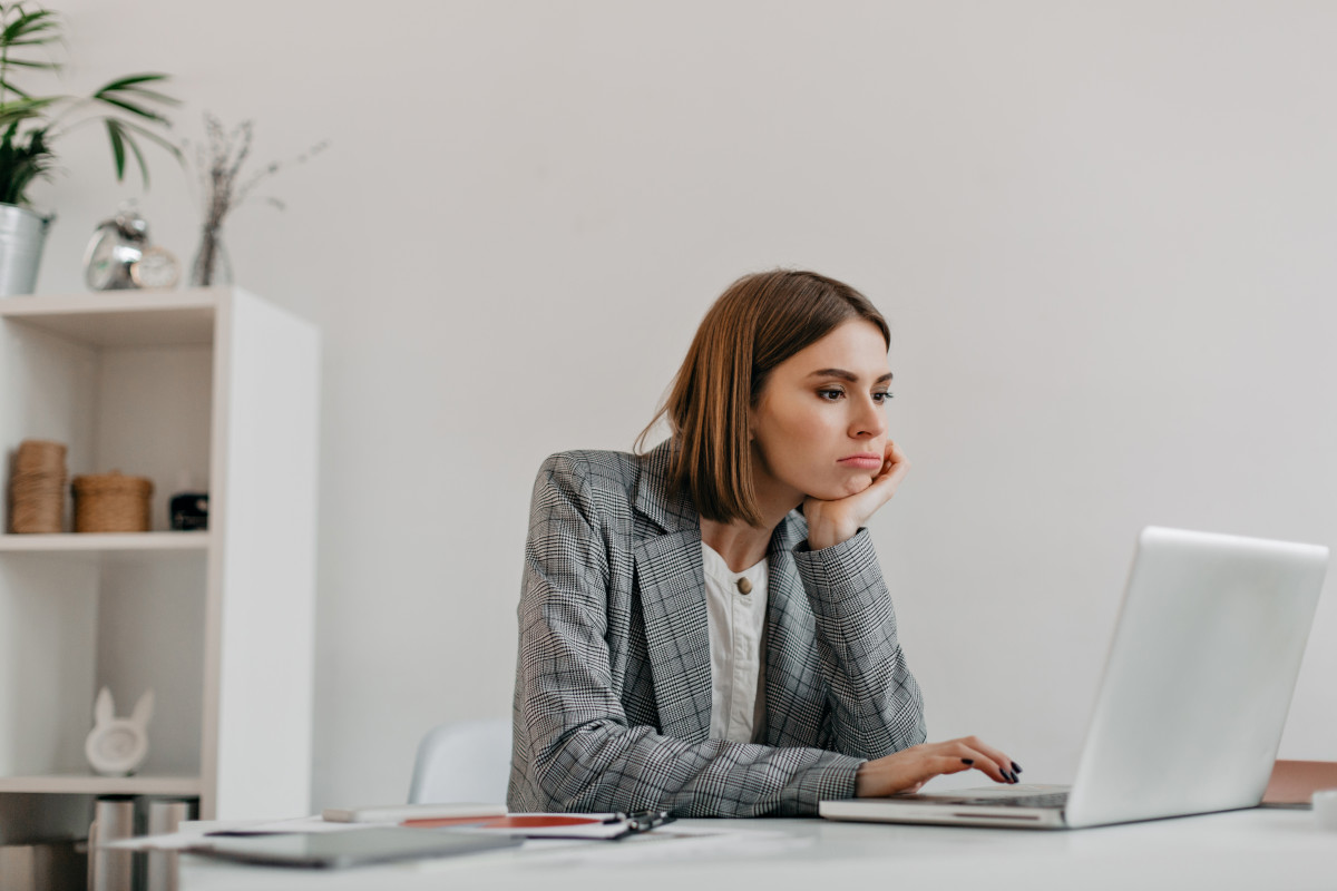 The 11 Biggest Timewasters Stopping You From Being Productive