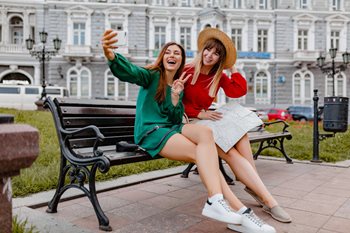 7 Hacks for Turning Visitors into Customers in the Era of Unlimited Choice