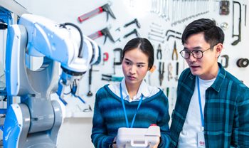 How to Successfully Integrate Robots and AI in the Workplace