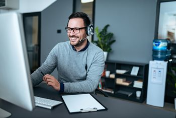 Help Desk vs. Service Desk: Which One Does Your Business Need? 
