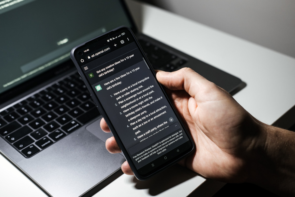 7 Ways ChatGPT Can Save Marketers Time (and Money!)