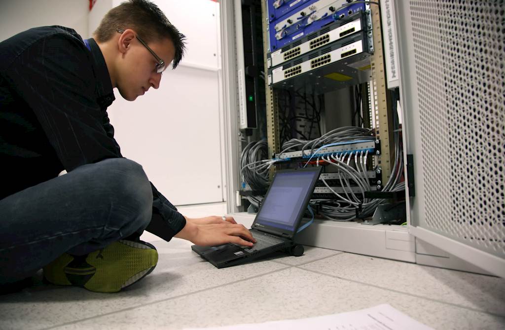 Choosing the Right Server for Your Business
