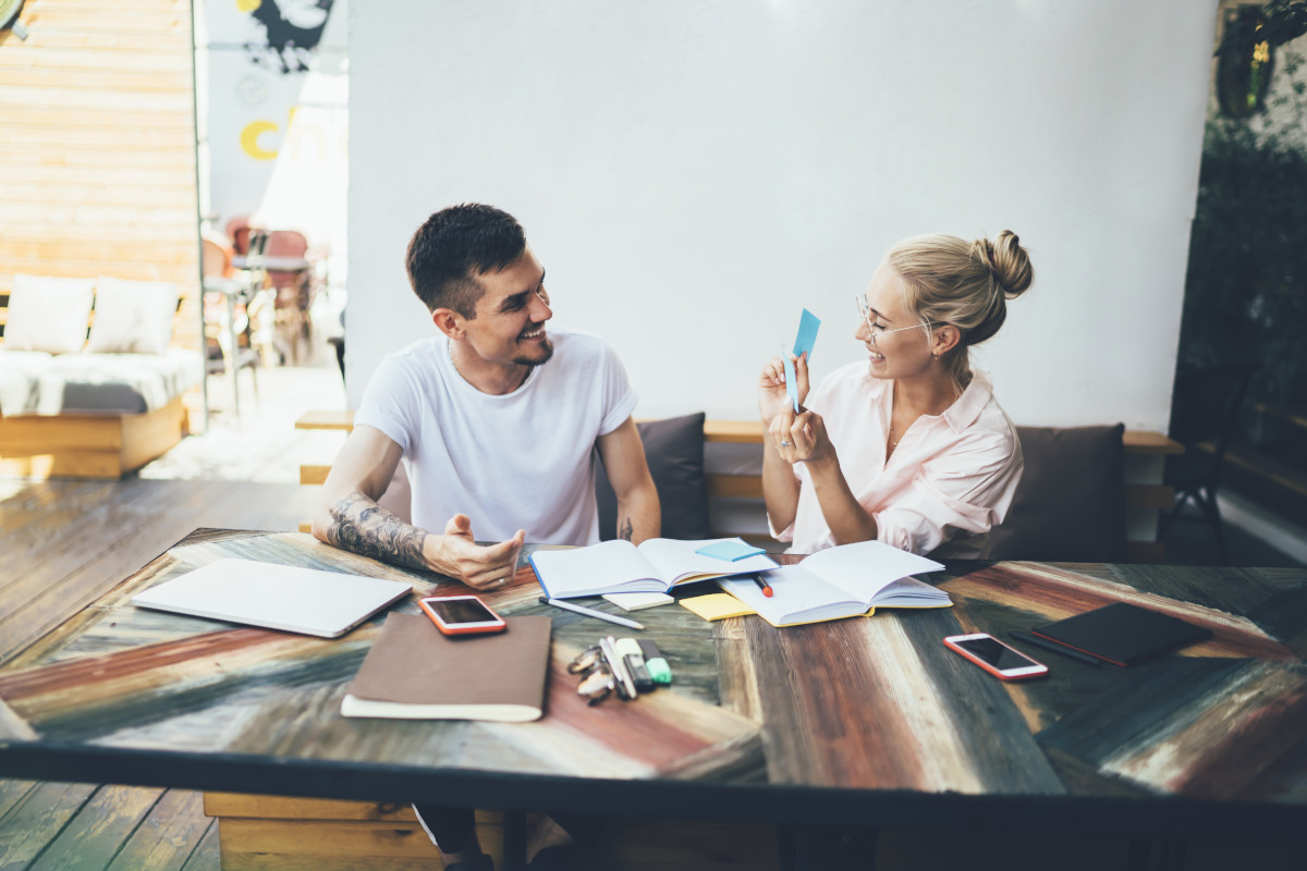The 4 Crucial Stages of a Successful Performance Management Cycle