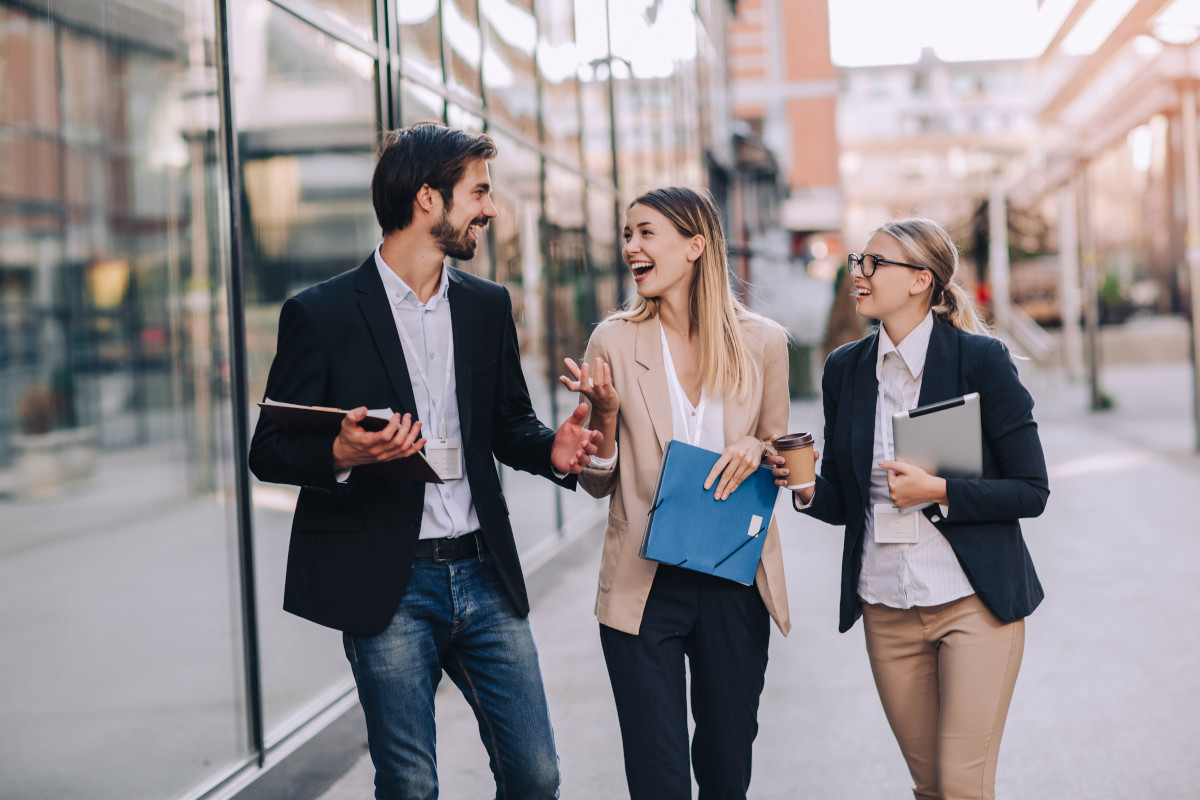 Working From the Office vs. Working From Home: Keeping Employees Connected