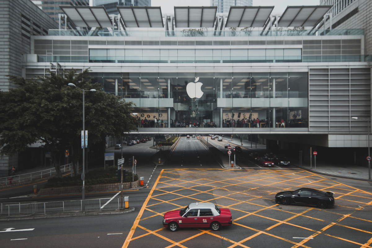 First the iPhone, Now the iCar - What in the World is Apple Doing Now?