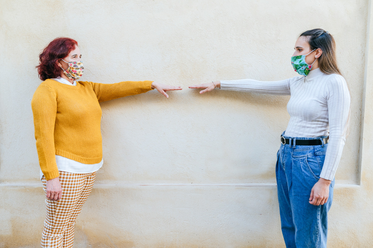 How to Communicate Effectively While Maintaining Social Distancing