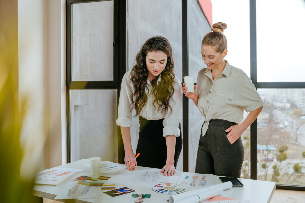 How to Choose the Right Internal Communications Channels for Your Workforce
