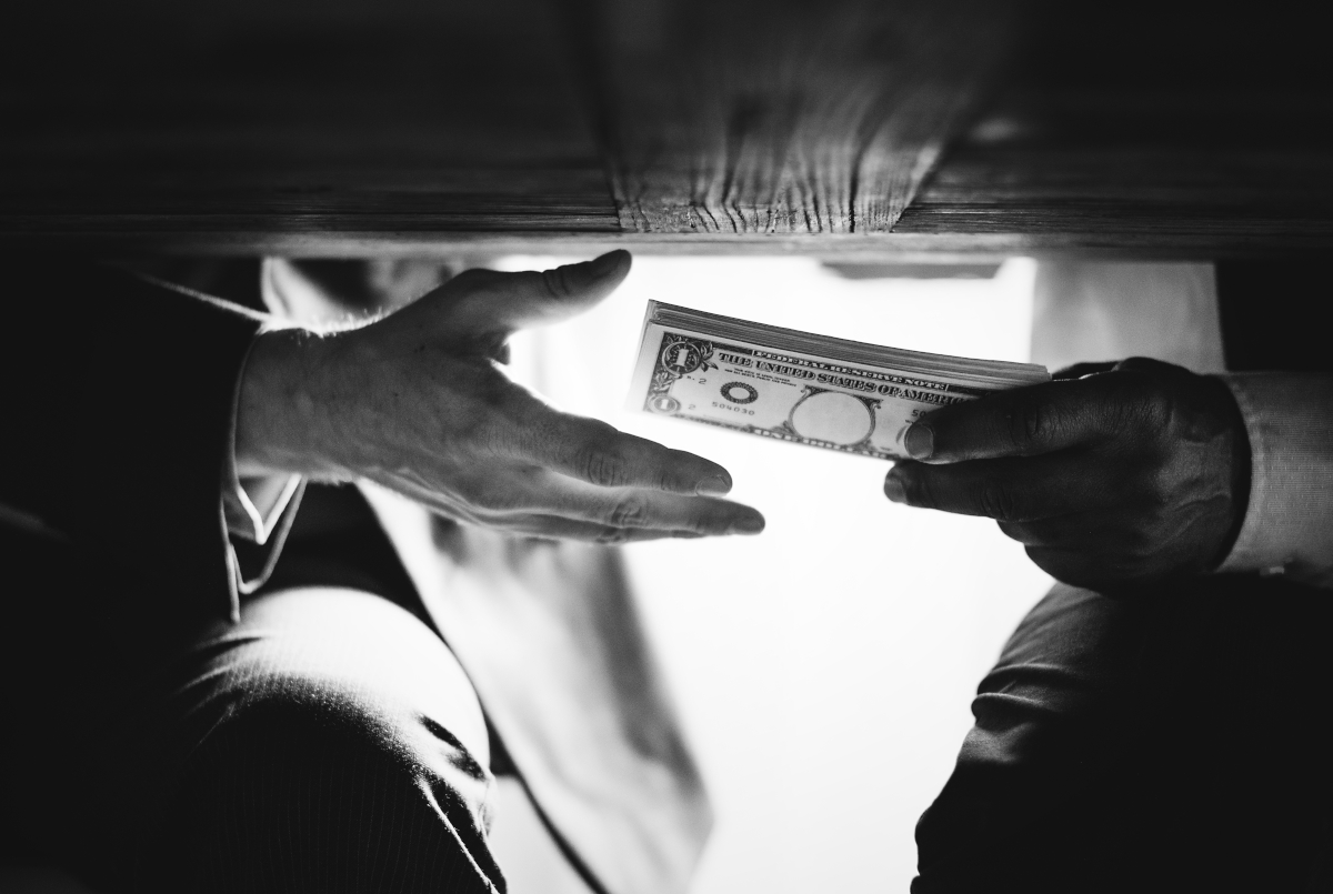 5 Critical Warning Signs of Workplace Corruption to Know