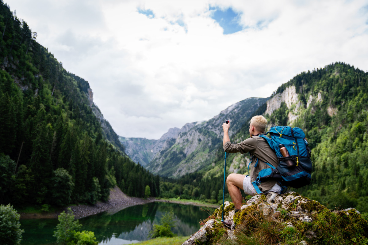 How to Create an Effective Employee Wellbeing Strategy in 7 Steps