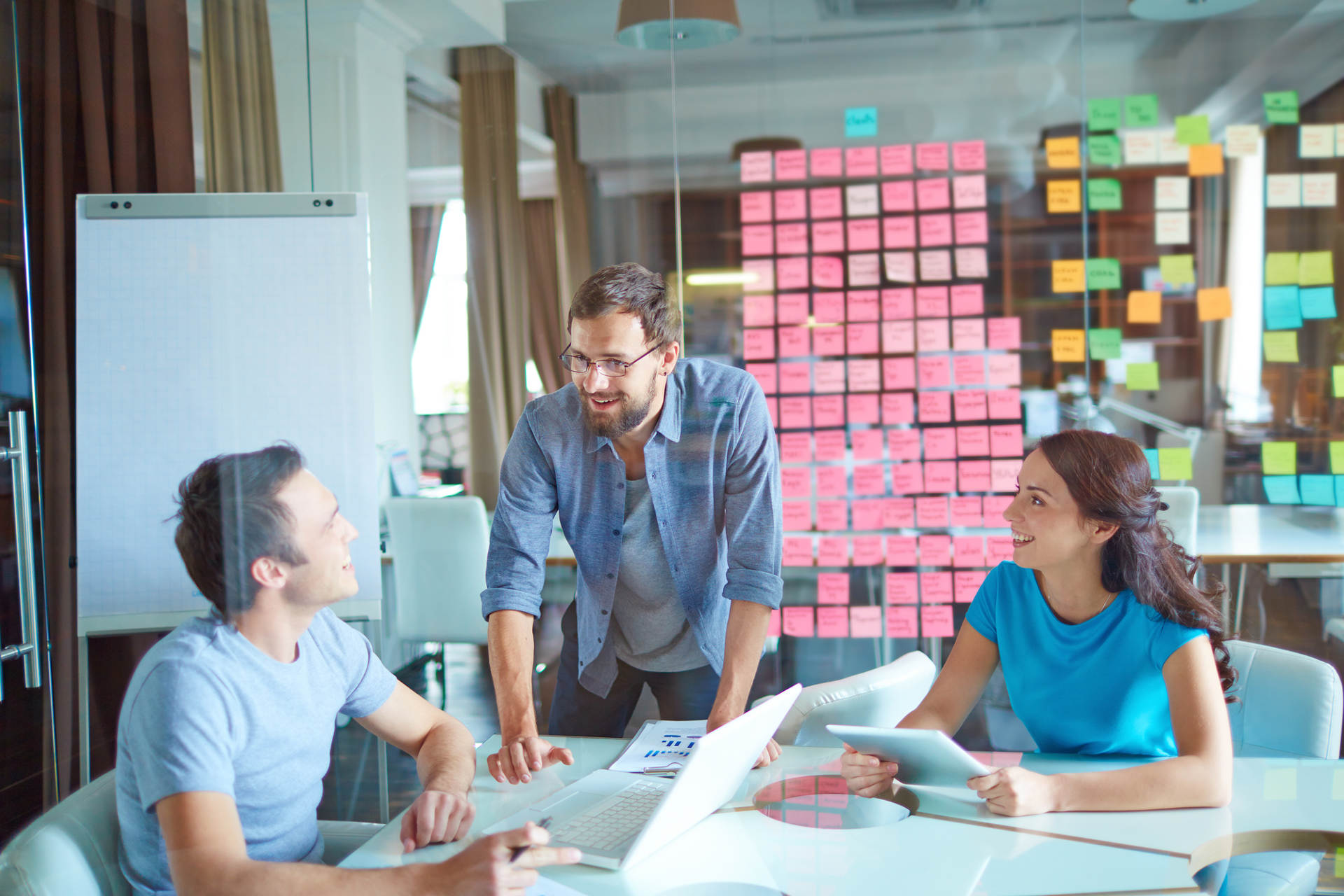 Keep Your Best Employees with a Positive Workplace Atmosphere