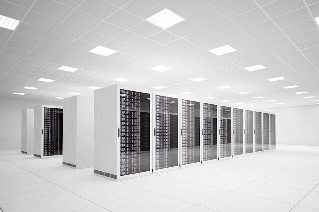Should Your Business Use a Physical Server or Virtual Machine?